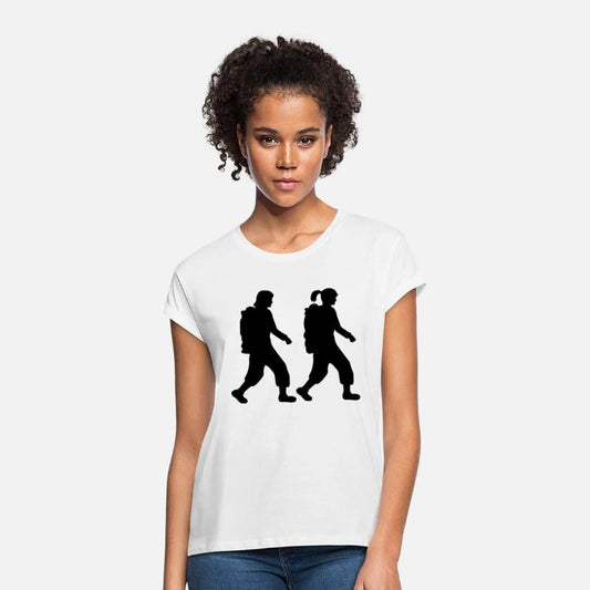 2 girlfriends hiking